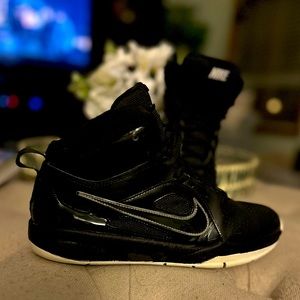 Boys Nike Team Hustle Size 6Y